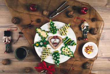 Lezzetli Noel gingerbread çerezleri.