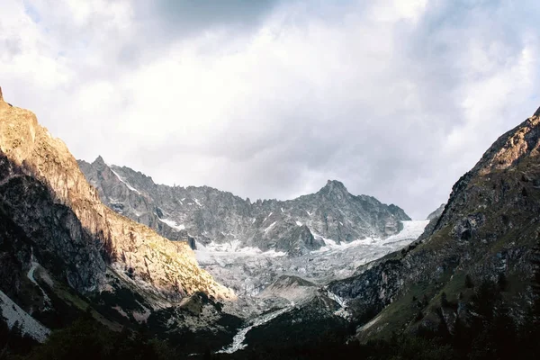 Gletsjer ijs landschap in de Alpen van Zwitserland. — Stockfoto