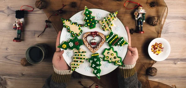 Lezzetli Noel gingerbread çerezleri.