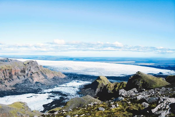 アイスランドの山の氷河のある風景します。. — ストック写真