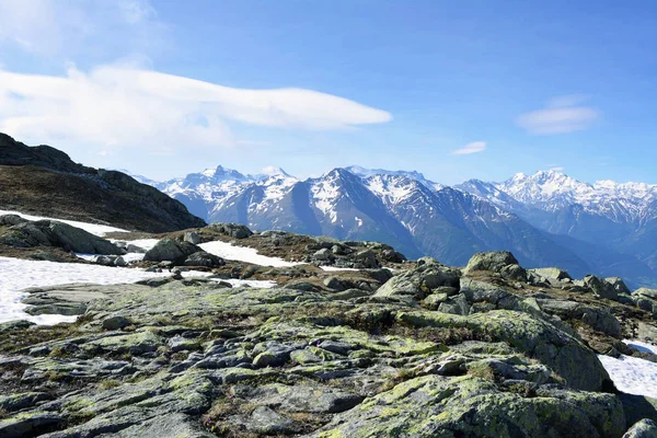 Uitzicht op het prachtige landschap in de Alpen. — Stockfoto