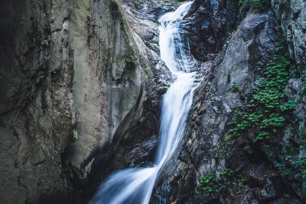 Erstaunliche Wasserfälle. — Stockfoto