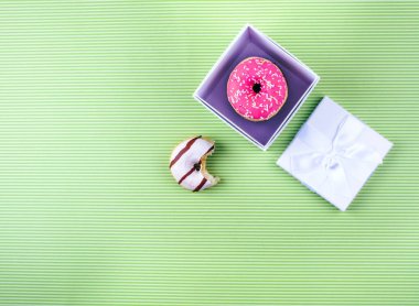 Buzlanma ile kaplı çörek.