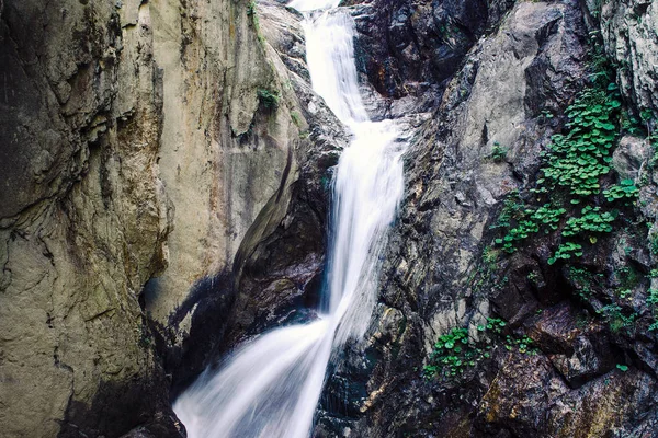 Erstaunliche Wasserfälle. — Stockfoto
