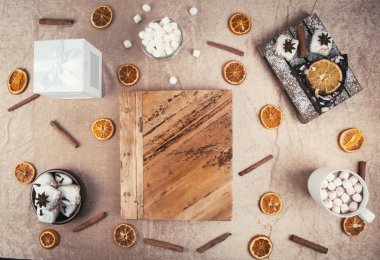 Noel kompozisyon: Noel hediye ile dekorasyon.