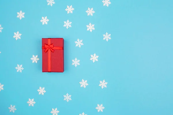 Renkli arka plan üzerinde hediye kutusu — Stok fotoğraf