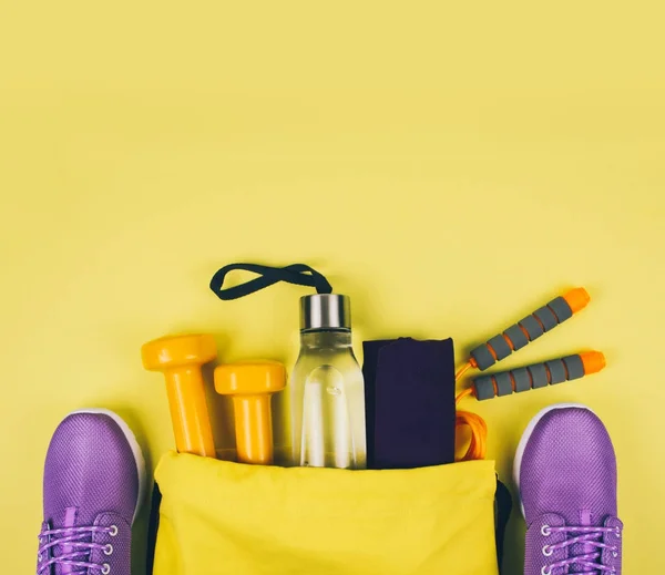 Creative flat lay of sport and fitness equipments — Stock Photo, Image