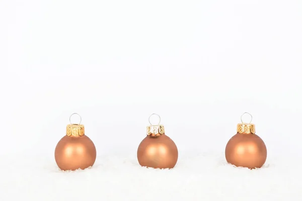 Kerstmis achtergrond met kerstboom ballen op glitter. — Stockfoto