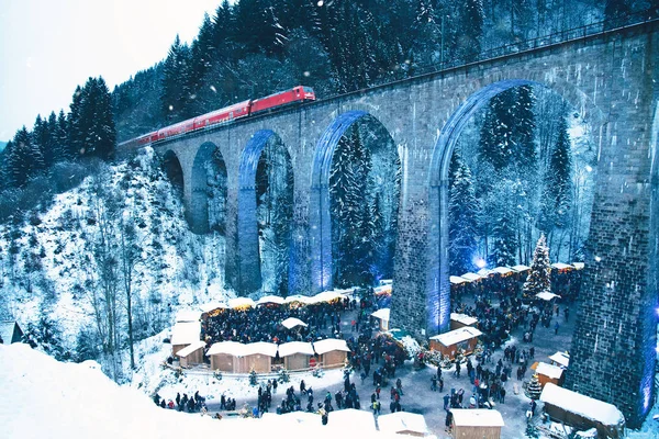 Geleneksel Noel Pazar Ravenna gorge, Almanya.