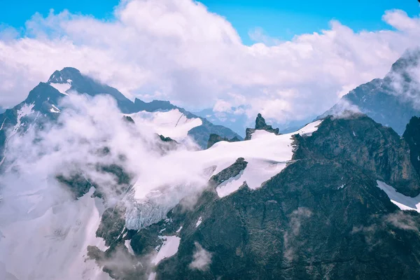 Krásné hory pohled z Pilatus, Švýcarsko. — Stock fotografie