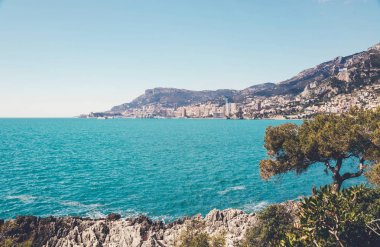 Monaco güzel manzarasına güneşli yaz gününde.