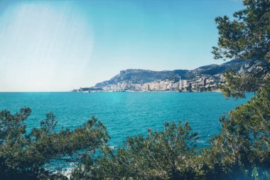 Monaco güzel manzarasına güneşli yaz gününde.