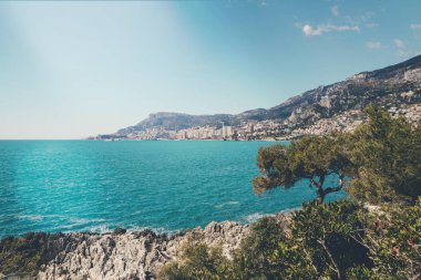 Monaco güzel manzarasına güneşli yaz gününde.