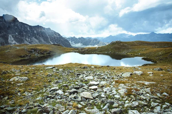 Blick auf wunderschöne stimmungsvolle Landschaft in den Alpen. Stockbild