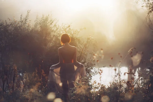 Young half-naked woman standing in tall grass — Stock Photo, Image