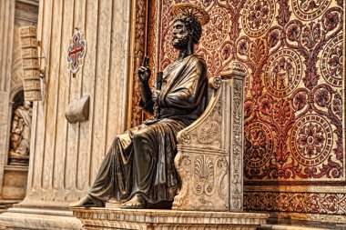 Vatikan, Roma, İtalya. Saint Peter k tutan bronz heykeli