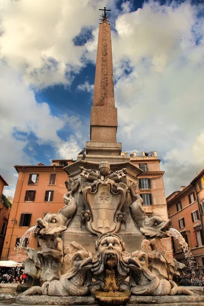 Roma, Italia - 9 de abril de 2016: Fontana del Pantheon was commission — Foto de Stock