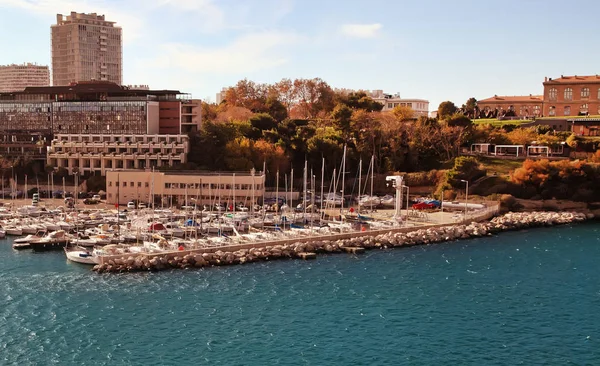 Alter Port (vieux-port). marseille ist die größte Stadt Frankreichs an der — Stockfoto