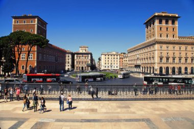 Rome, İtalya - Apri 11, 2016: Piazza Venezia, w ile sokak görünümü