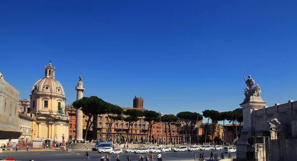 罗马，意大利，2016 年 4 月 11 日︰ Trajan 列和圣玛丽亚堤 — 图库照片
