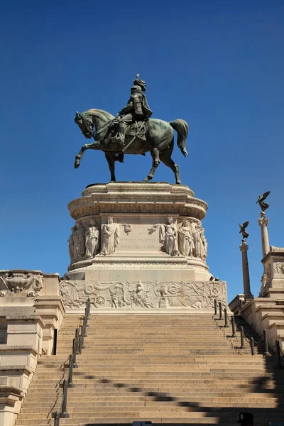 Statues in the Monument of Victor Emmanuel II, the museum comple — Stock Photo, Image