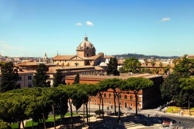 Rome, İtalya - Apri 11, 2016: Ulusal Anıt balkonundan Vittorio Emanuele II, müzenin Piazza Venezia karmaşık görüntüleyin.