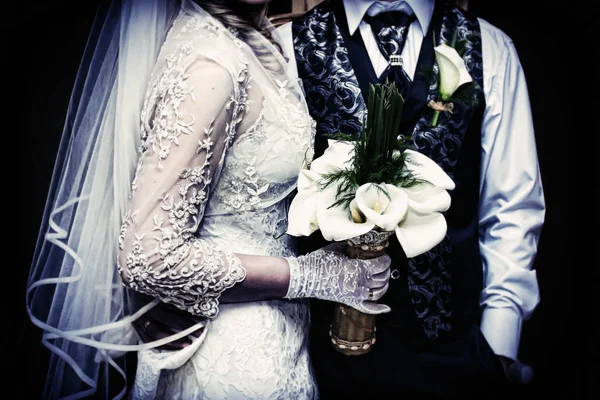 Wedding couple holding hands — Stock Photo, Image