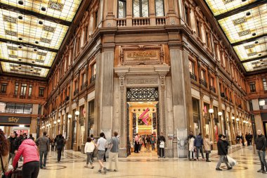 Rome, İtalya - Apri 9, 2016: Galleria Alberto Sordi A tarihinde Roma'da
