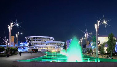 Aşgabat, Türkmenistan - 22 Eylül 2017: Gece görünümü 