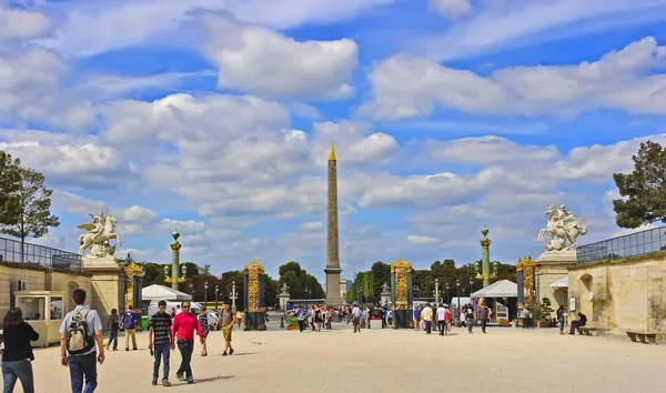 पेरिस, फ्रांस 19 अगस्त, 2017। फेम में पेरिस और पर्यटक — स्टॉक फ़ोटो, इमेज