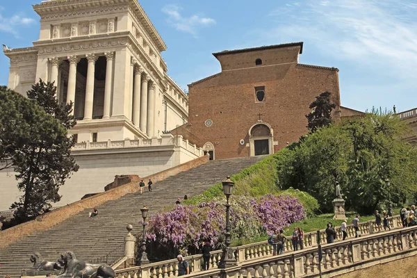 罗马, 意大利-2017年4月7日: Vittoriano 和圣母玛利亚在 Araco — 图库照片