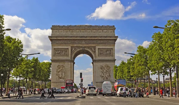 PARIS, FRANÇA 19 de agosto de 2017. Paris, França - Triunfo famoso — Fotografia de Stock