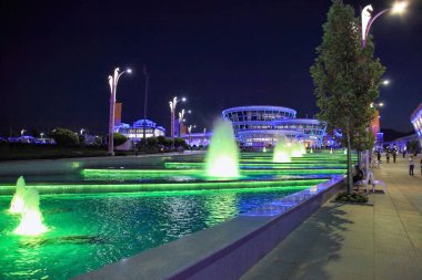 Aşgabat, Türkmenistan - 22 Eylül 2017: Gece görünümü 