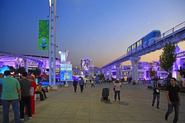 Aşgabat, Türkmenistan - 24 Eylül 2017: Gece 5 Asya oyunlarına ev sahipliği spor şehrin görünümünü. Asya kapalı oyunları ve dövüş sanatları, Aşkabat, Türkmenistan ' 2017 yılında gerçekleştirildi. 17 Eylül 27 Eylül için.