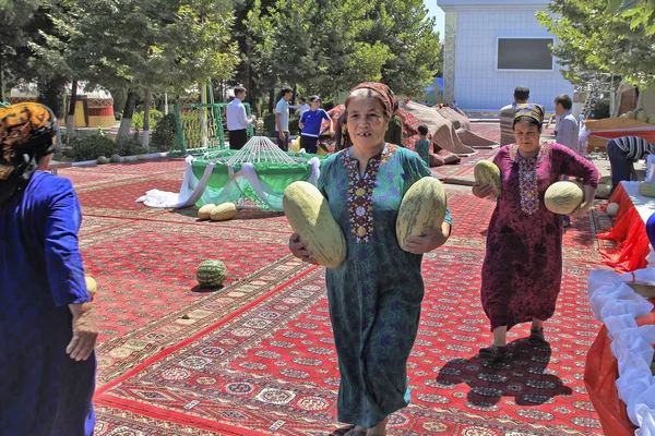 Ashgabat Turcomenistão Agosto 2017 Festival Melão Turcomenistão Após Festival Pessoas — Fotografia de Stock
