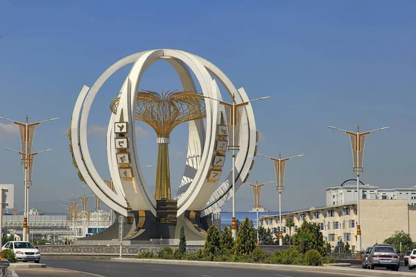 ASHGABAT, TURKMENISTAN - 2 พฤษภาคม 2019: สถาปัตยกรรมสมัยใหม่ของ A — ภาพถ่ายสต็อก