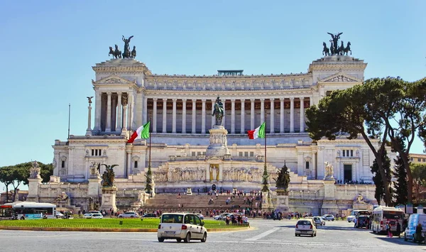 Rome, Italy - APRI 11, 2018: Piazza Venezia and Monumento Nazion — 图库照片
