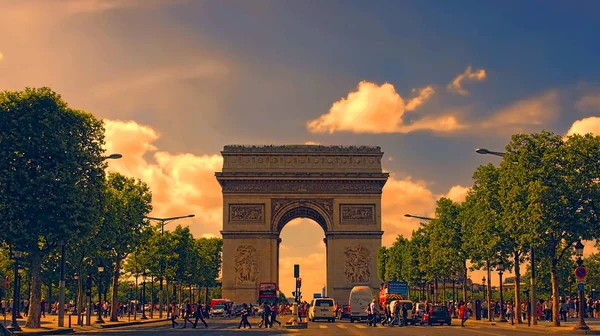 Parijs, Frankrijk - 19 augustus 2018. Parijs, Frankrijk - beroemde Triump — Stockfoto