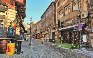 Bükreş, Romanya - 8 Ocak 2019: Bükreş Eski Kent. Bükreş 'teki cadde - şehir merkezi - Romanya.