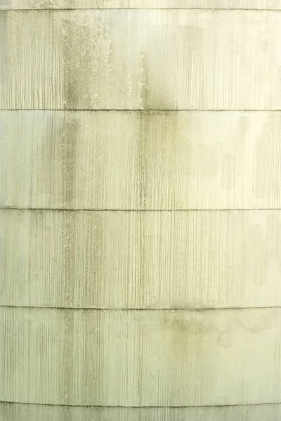 Pared exterior de silo de metal pintado de blanco y sucio - vertical — Foto de Stock