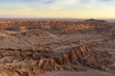 atacama Çölü'nde alacakaranlıkta dağlarının havadan görünümü