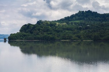 su Gali rezervuar Abhazya ormanda yansıman