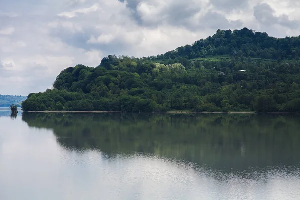 su Gali rezervuar Abhazya ormanda yansıman