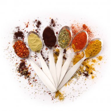 kaşık ile baharat