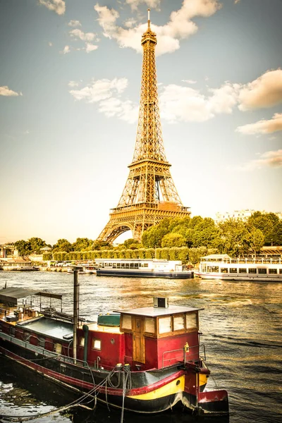 Eiffel Tower in Paris — Stock Photo, Image