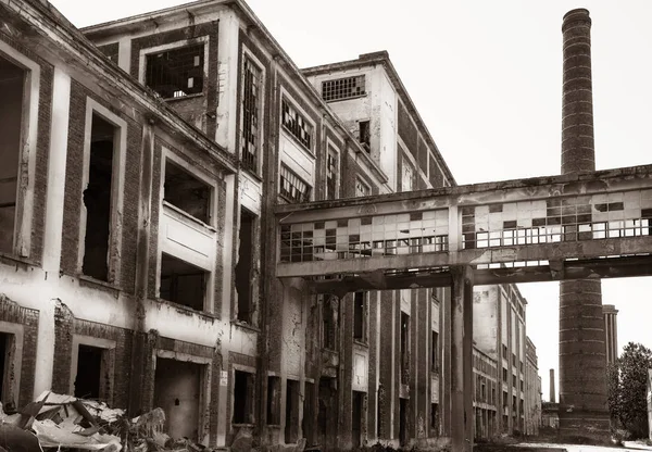 Antigua fábrica abandonada — Foto de Stock