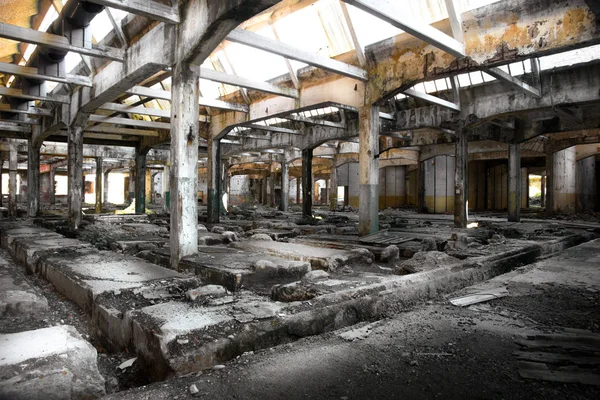 Παλιό εγκαταλελειμμένο εργοστάσιο — Φωτογραφία Αρχείου
