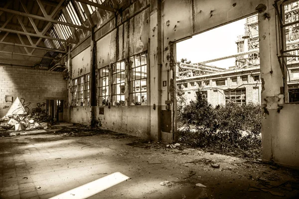 Oude verlaten fabriek — Stockfoto