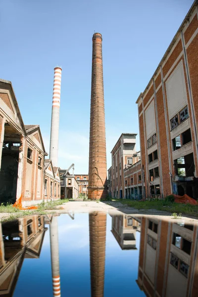 Παλιό εγκαταλελειμμένο εργοστάσιο — Φωτογραφία Αρχείου