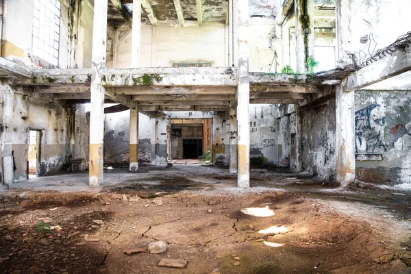 Antigua fábrica abandonada — Foto de Stock